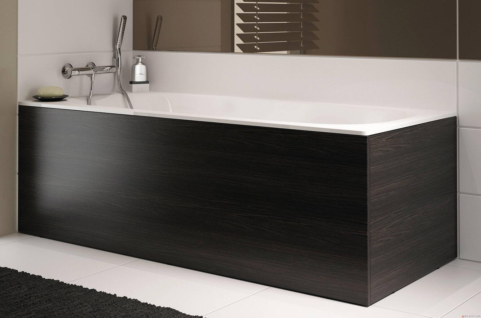 DELPHY 2014 - Tablier de baignoire - Fixation par clipsage et mise à niveau par vérins réglables en hauteur de 1 à 2 cm