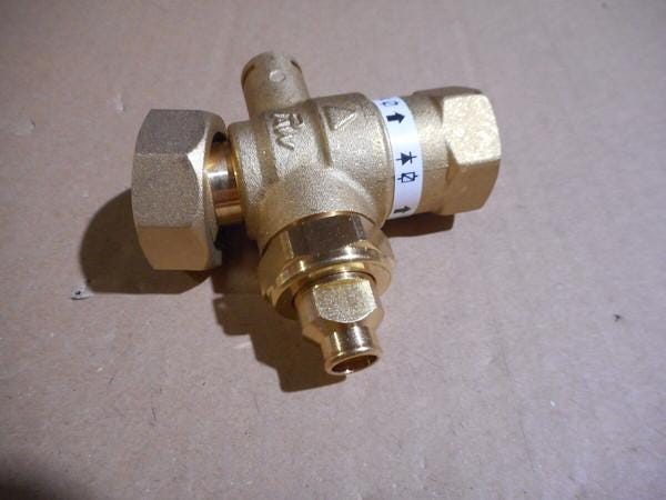 ROBINET 3/4"F-ECROU 1"+CLAPET-FIX   300017520