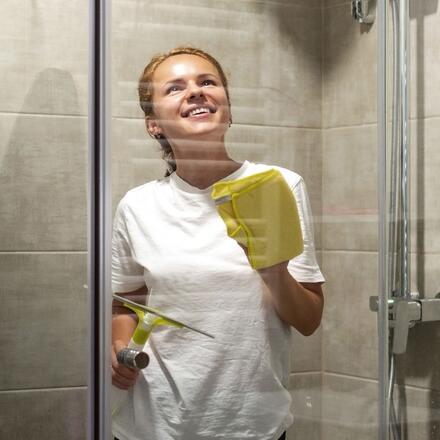 Comment prévenir l’apparition du calcaire sur les parois de la douche