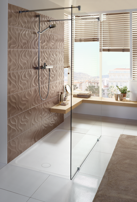 Quels éléments de la douche prendre en compte pour les dimensions ?