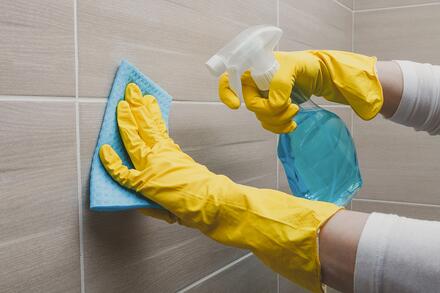 comment-nettoyer-carrelage-salle-de-bains