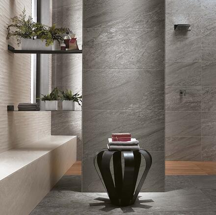 Carrelage effet ardoise pour une salle de bains sobre