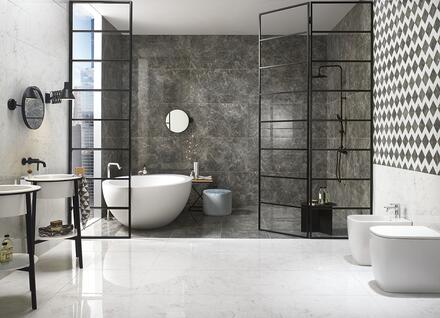 Carrelage effet marbre pour une salle de bains impériale