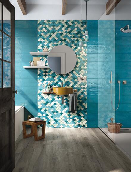 Carrelage bleu acqua salle de bains