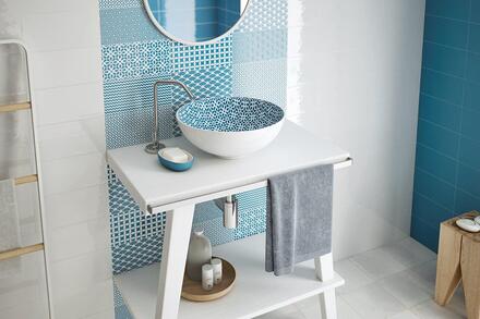Carrelage bleu ciel salle de bains