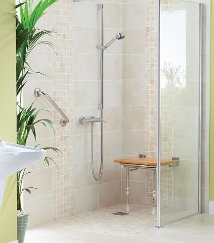 guides-et-conseils-pmr-douche-amenagee-baignoire-a-porte-03