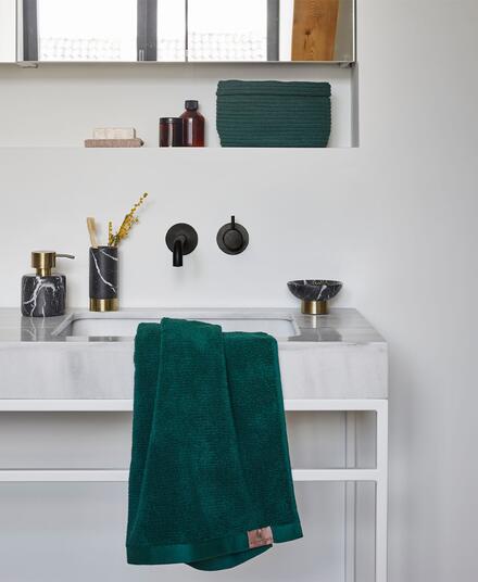 accessoires colorés pour la salle de bains