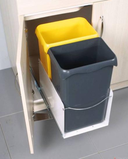 TRI SELECTIF - Poubelle dont l'accès est synchronisé avec l'ouverture de la porte