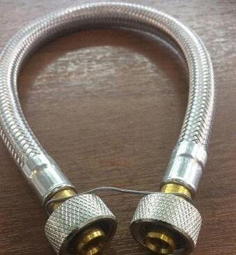 FLEXIBLE - Pour le raccordement au robinet flotteur