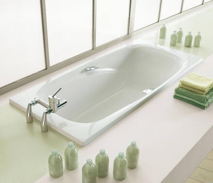 PANDORA - Baignoire rectangulaire en Marbrex avec poignées chromées