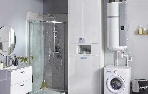 Chauffe eau dans une salle de bain