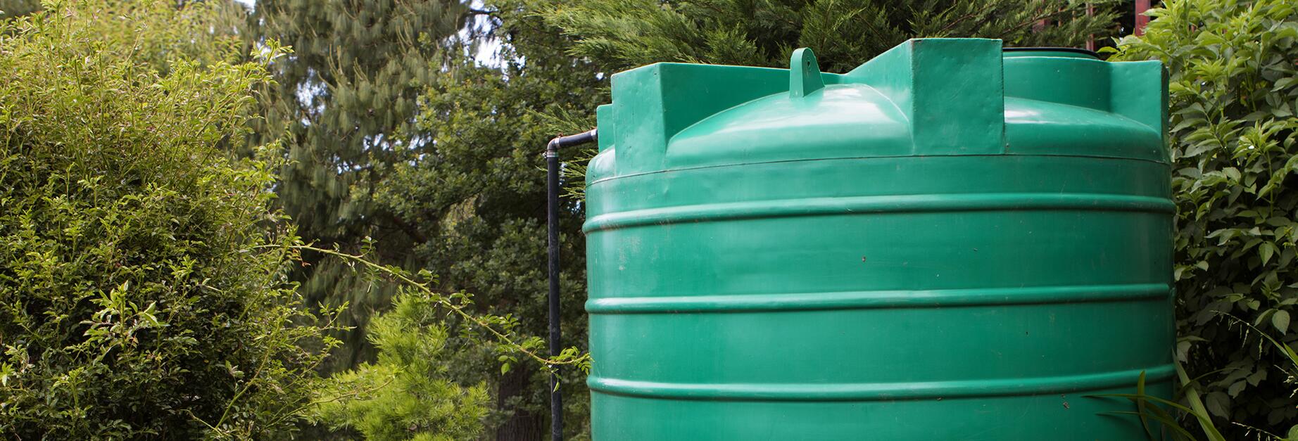 Comment installer un système d'arrosage automatique sur un récupérateur d' eau de pluie ? - Gamm vert