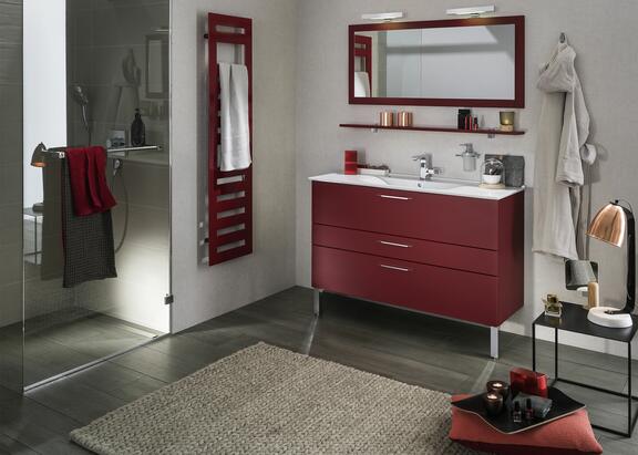 couleur rouge salle de bains tendance